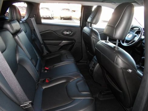 Used 2019 Jeep Cherokee Latitude Plus w/ Comfort/Convenience Group image 24