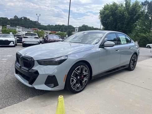 New 2026 BMW 530i xDrive w/ M Sport Package AWD/4WD image 4