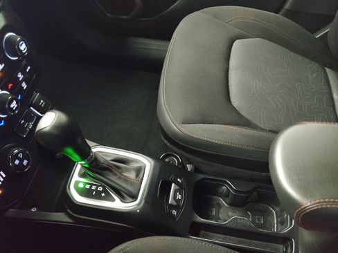 Used 2023 Jeep Renegade Trailhawk image 26