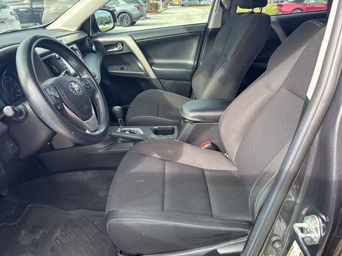 Used 2018 Toyota RAV4 XLE image 9