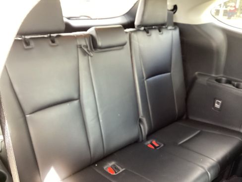 Used 2023 Toyota Highlander Limited FWD image 12