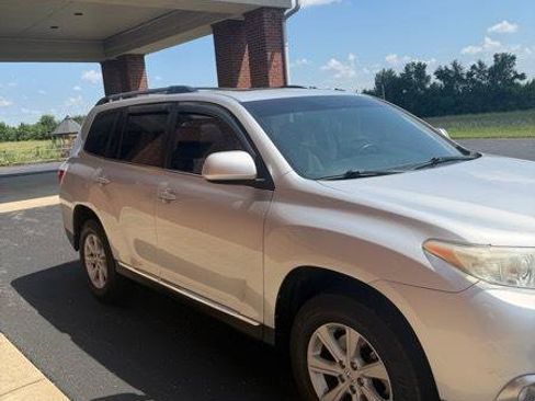 Used 2012 Toyota Highlander SE w/ Tow Pkg AWD/4WD image 8