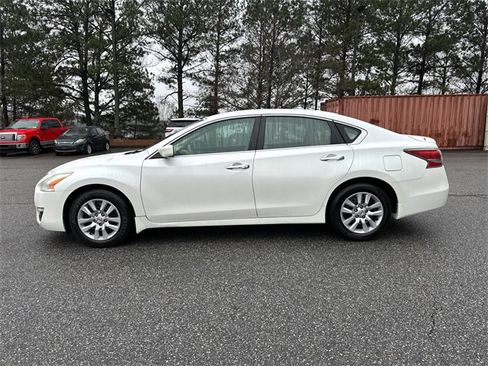 Used 2014 Nissan Altima 2.5 S w/ Display Audio Package image 4