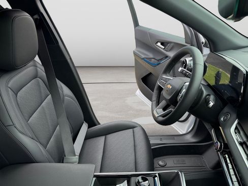New 2027 Chevrolet Equinox LT w/ Convenience Package II FWD image 11