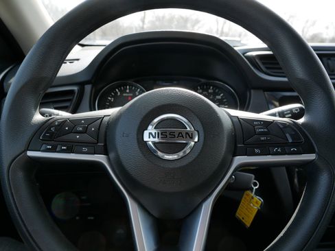 Used 2017 Nissan Rogue S image 25