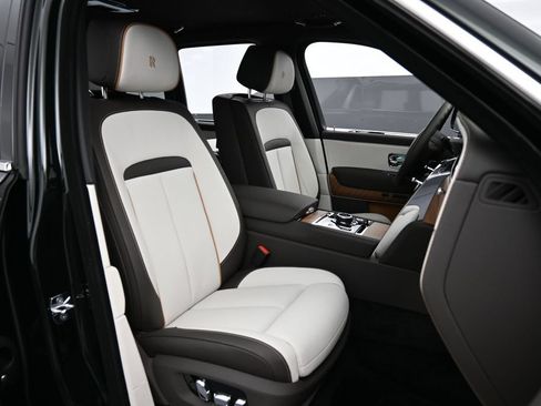New 2026 Rolls-Royce Cullinan AWD/4WD image 32