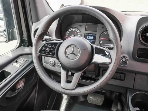 Used 2022 Mercedes-Benz Sprinter 2500 image 17