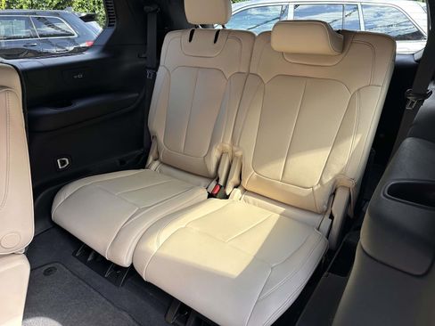 Used 2023 Jeep Grand Cherokee L Limited AWD/4WD image 14