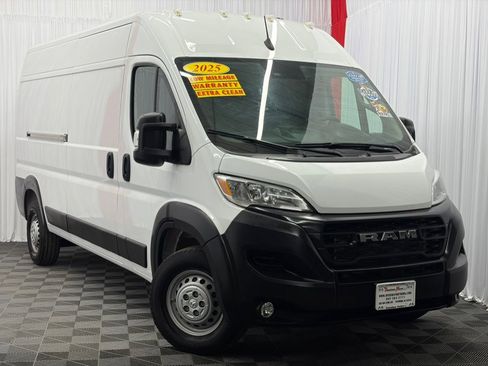 Used 2025 RAM ProMaster 2500 w/ Convenience Group FWD image 1