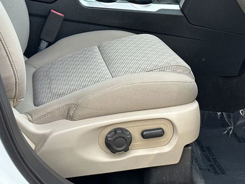 Used 2015 Ford Explorer XLT w/ Equipment Group 201A AWD/4WD image 11