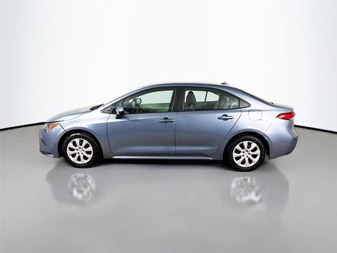 Used 2021 Toyota Corolla LE image 4