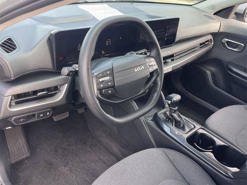 Used 2025 Kia K4 LXS image 17