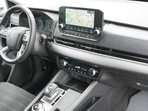 Used 2023 Mitsubishi Outlander SE FWD image 26