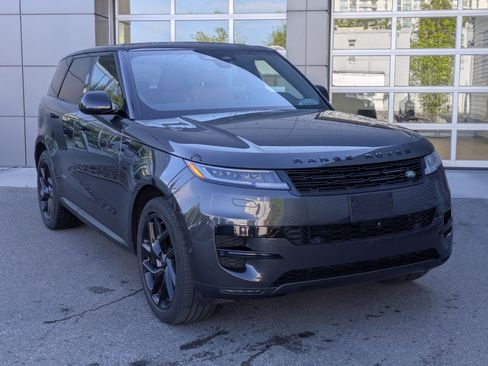 Used 2024 Land Rover Range Rover Sport SE AWD/4WD image 3