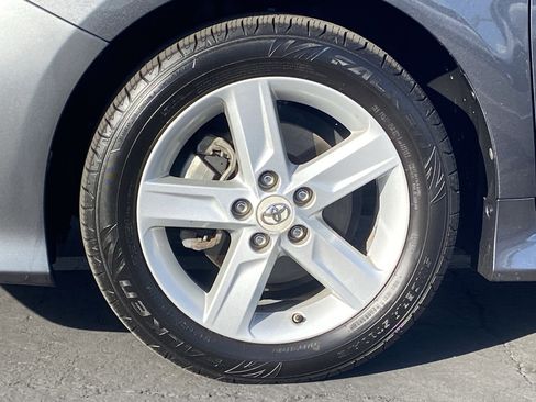 Used 2012 Toyota Camry LE image 34