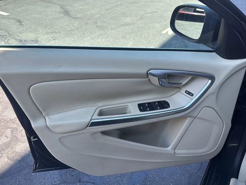Used 2015 Volvo S60 T5 Premier image 9