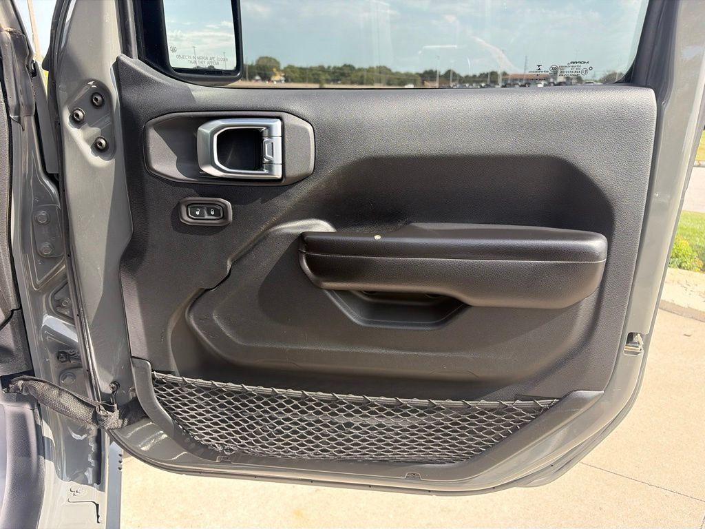 Used 2018 Jeep Wrangler Unlimited Sport S AWD/4WD image 22