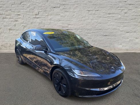 Used 2025 Tesla Model 3 Long Range image 3