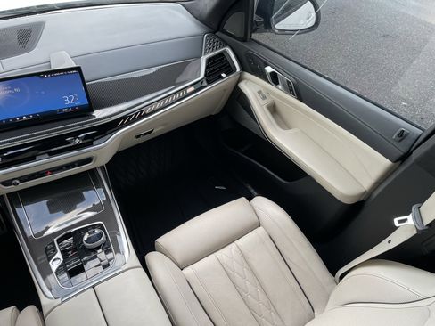 Used 2024 BMW X7 M60i w/ Executive Package image 18