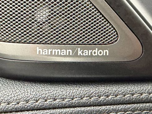 Used 2019 BMW 750i xDrive w/ M Sport Package image 18