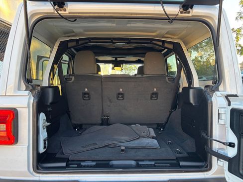 Used 2025 Jeep Wrangler Sahara image 31