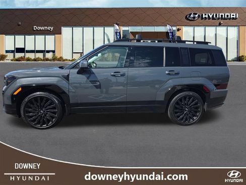 Used 2025 Hyundai Santa Fe Calligraphy AWD/4WD image 2