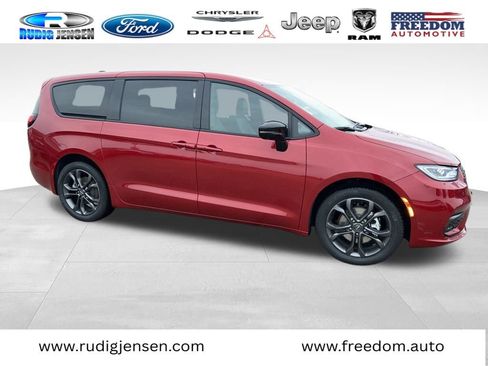 New 2026 Chrysler Pacifica Select image 10