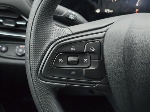 Certified 2025 Buick Envista Preferred image 16