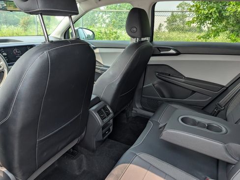 Used 2022 Volkswagen Taos SE AWD/4WD image 18