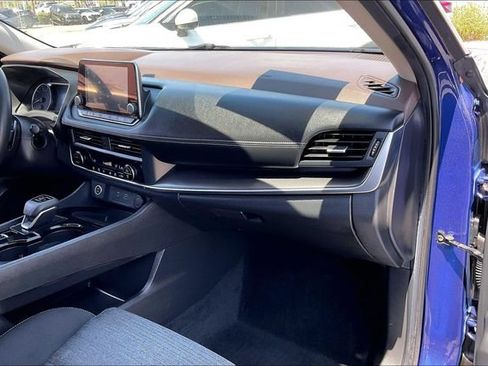 Used 2023 Nissan Rogue SV FWD image 16