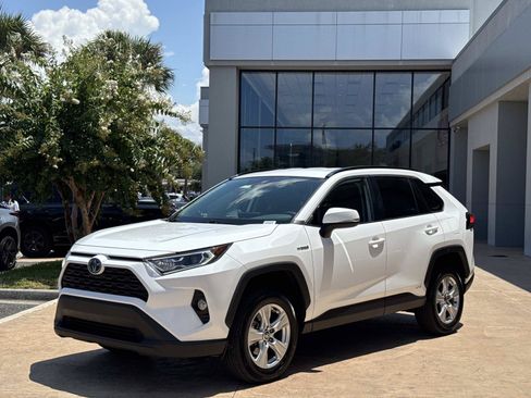 Used 2021 Toyota RAV4 XLE AWD/4WD image 7