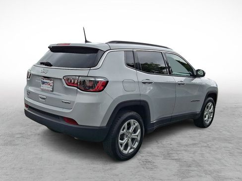 Used 2024 Jeep Compass Latitude AWD/4WD image 5