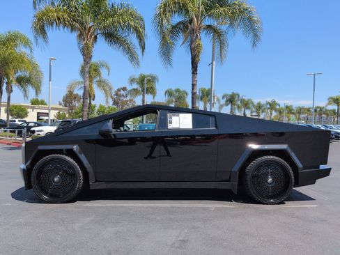 Used 2024 Tesla Cybertruck Cyberbeast AWD/4WD image 7