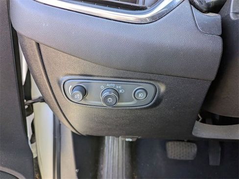 Used 2019 Chevrolet Equinox Premier image 17