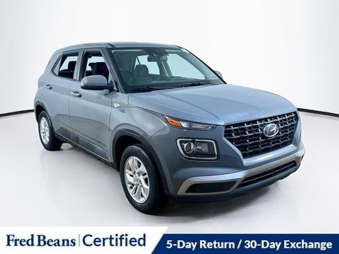 Used 2022 Hyundai Venue SE FWD image 1