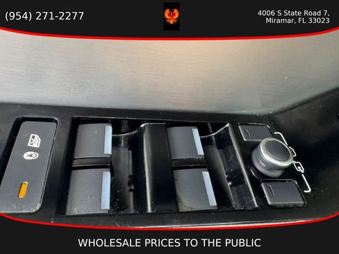 Used 2020 Land Rover Range Rover Velar R-Dynamic S AWD/4WD image 22