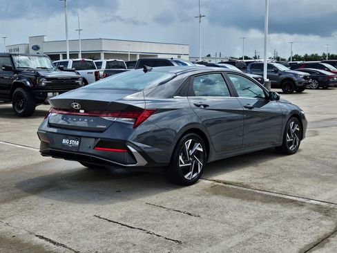 Used 2024 Hyundai Elantra Limited FWD image 3