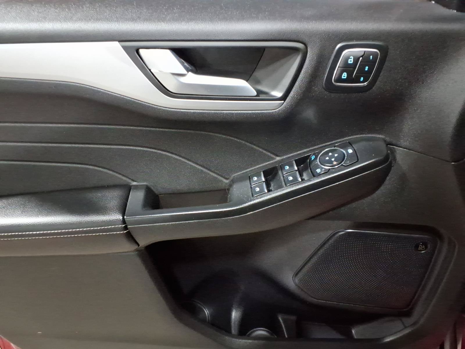 Certified 2024 Ford Escape Platinum w/ Premium Technology Package AWD/4WD image 9