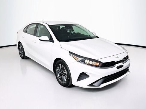 Certified 2023 Kia Forte LXS FWD image 3