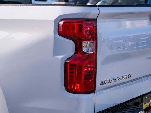 Used 2025 Chevrolet Silverado 1500 LT RWD image 7