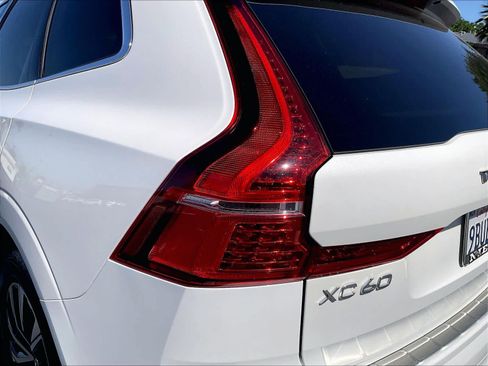 Used 2023 Volvo XC60 B5 Core AWD/4WD image 32