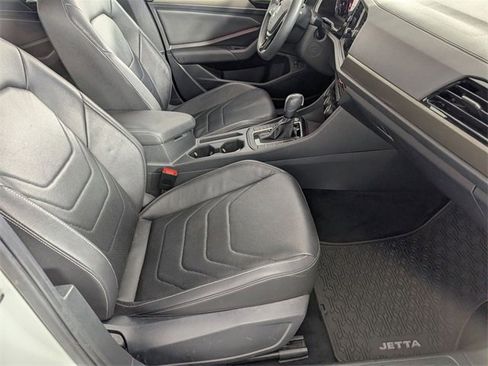 Used 2021 Volkswagen Jetta SEL Premium image 31