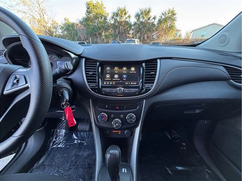 Used 2019 Chevrolet Trax LS image 11