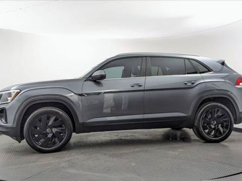 Used 2024 Volkswagen Atlas Cross Sport SE w/ Panoramic Sunroof Package FWD image 3