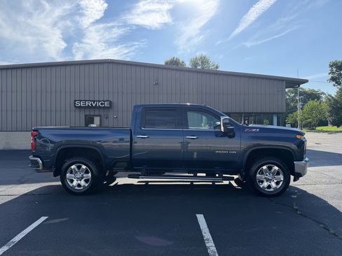 Used 2020 Chevrolet Silverado 2500 LTZ w/ LTZ Premium Package AWD/4WD image 3