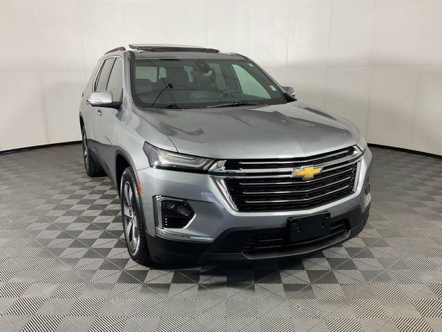 Used 2023 Chevrolet Traverse LT w/ LT Premium Package AWD/4WD image 3