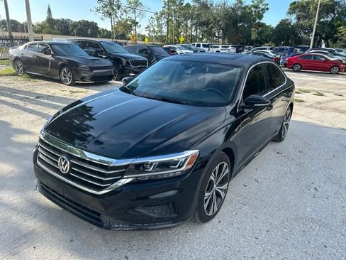 Used 2022 Volkswagen Passat 2.0T SE FWD image 2