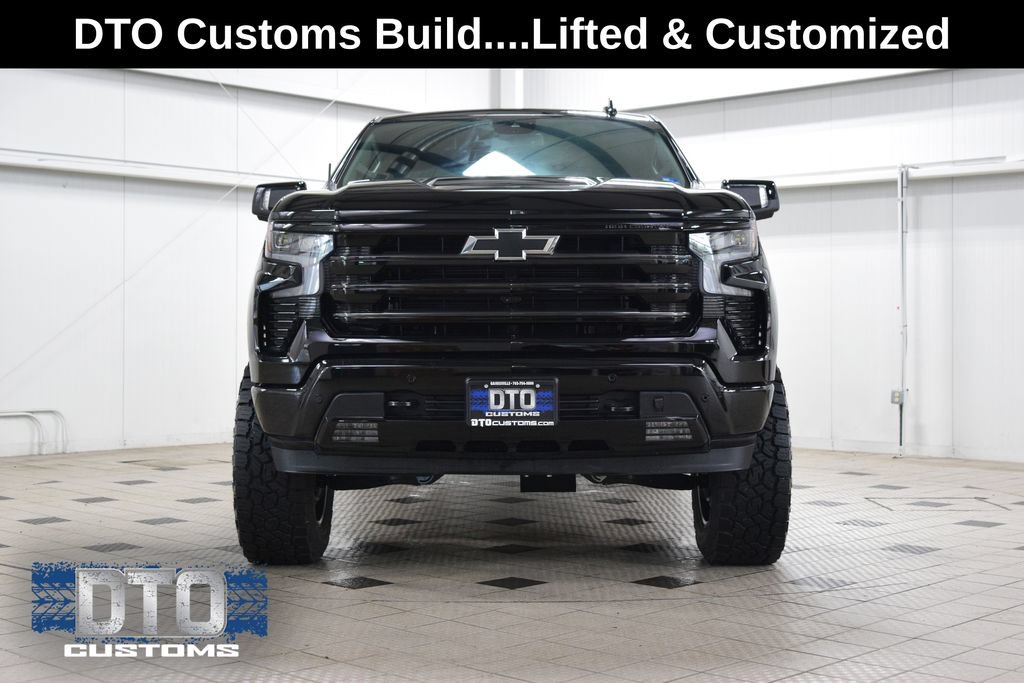 Used 2025 Chevrolet Silverado 1500 High Country w/ Midnight Edition AWD/4WD image 2