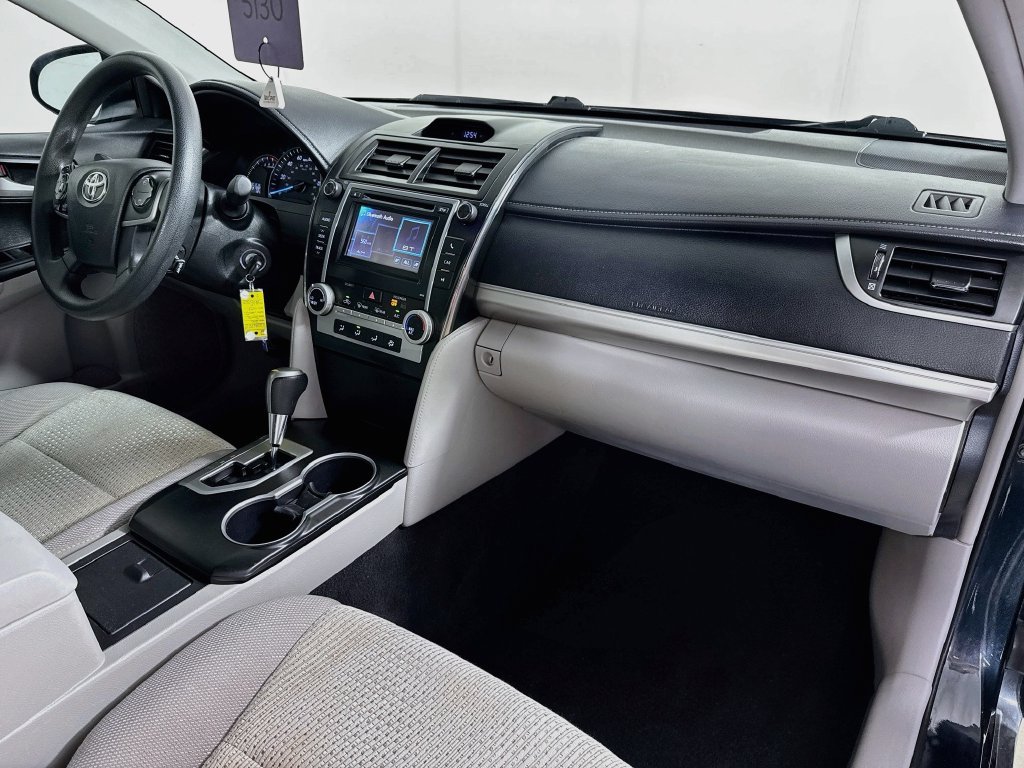 Used 2013 Toyota Camry LE FWD image 31