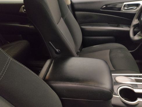 Used 2020 Nissan Pathfinder S image 21